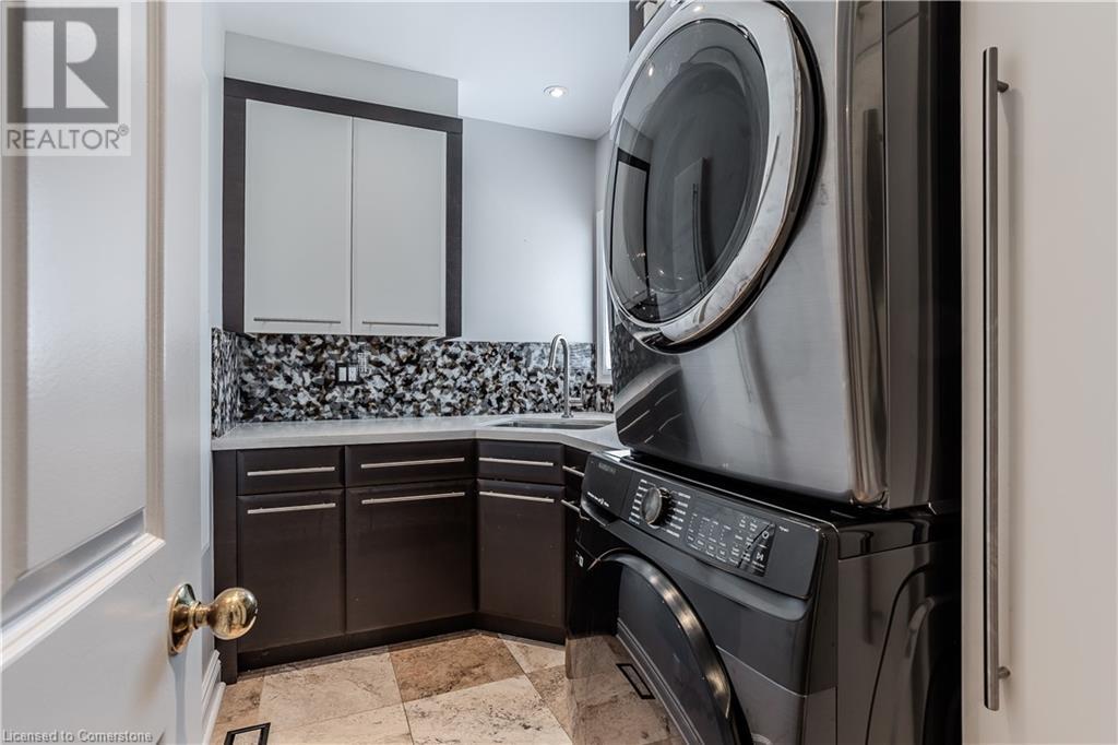 Photo 9 of 1400 Tamworth Court, Burlington ON