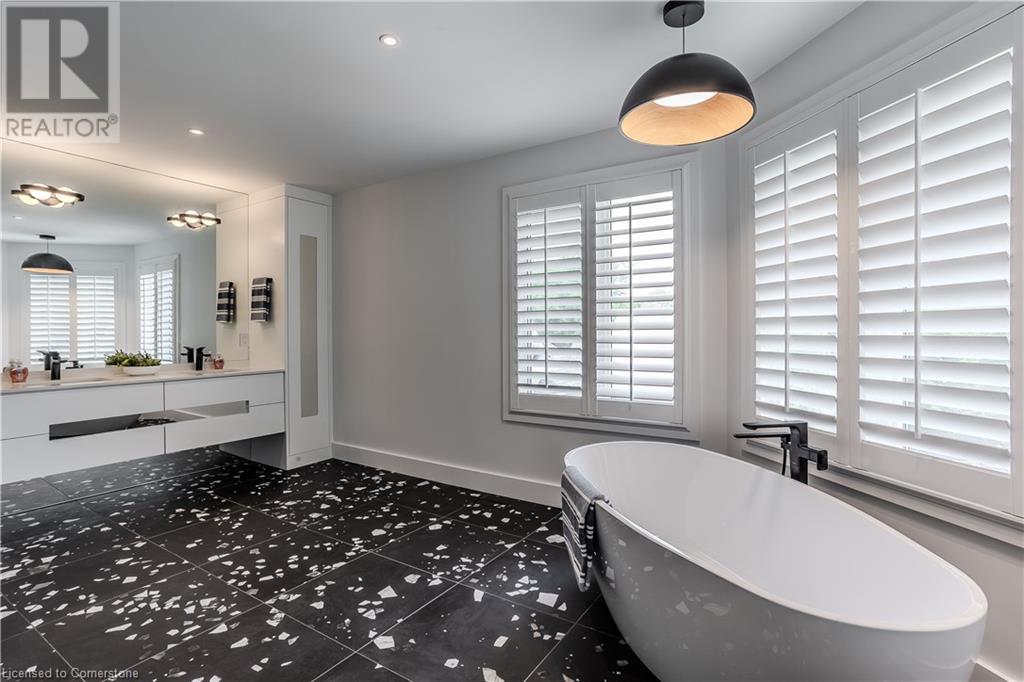 Photo 5 of 1400 Tamworth Court, Burlington ON