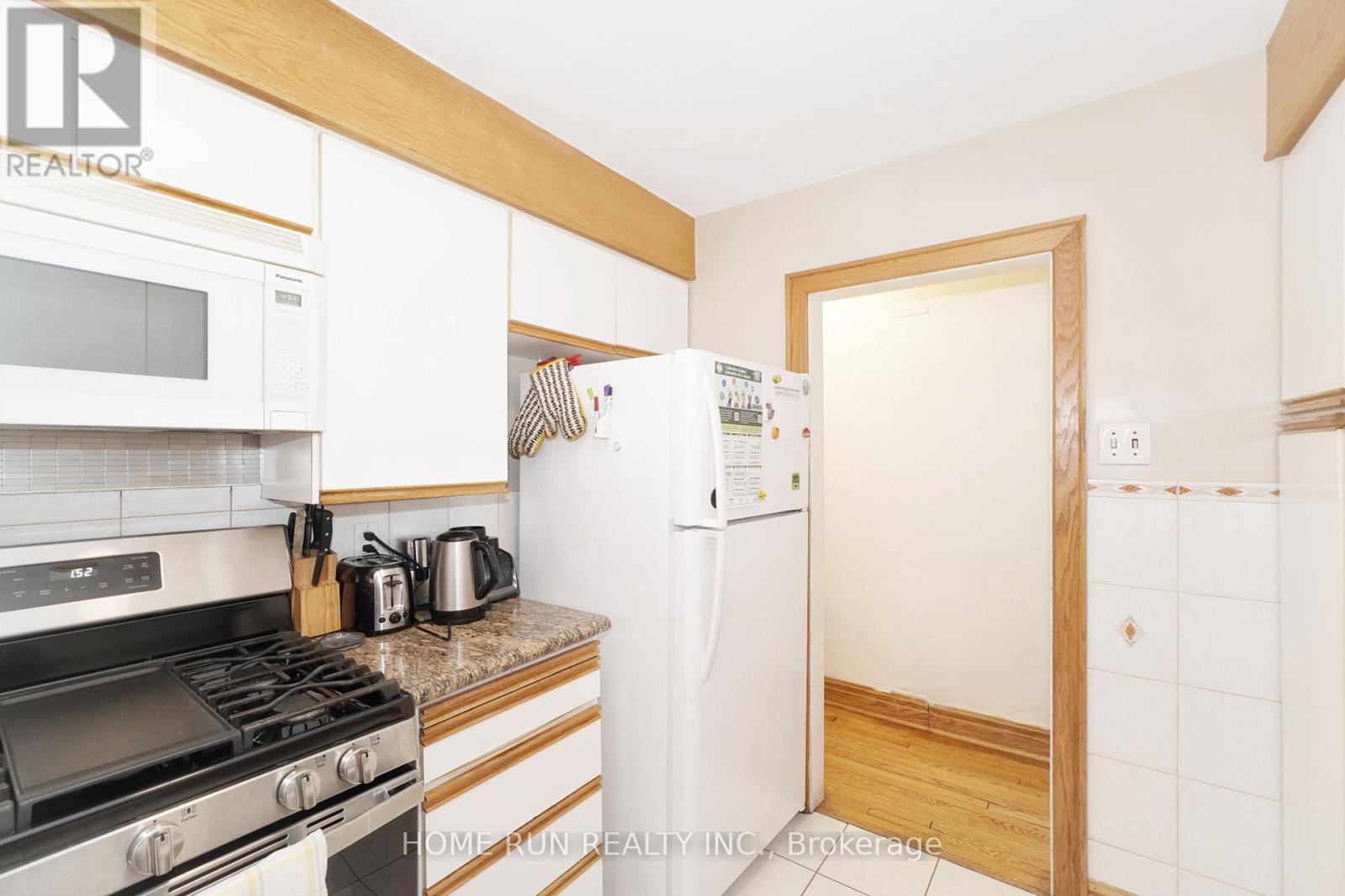 Photo 7 of 81 Marlborough Avenue, Ottawa ON