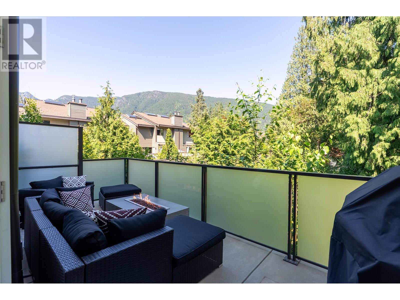 Photo 12 of 4676 Capilano Road, North Vancouver BC