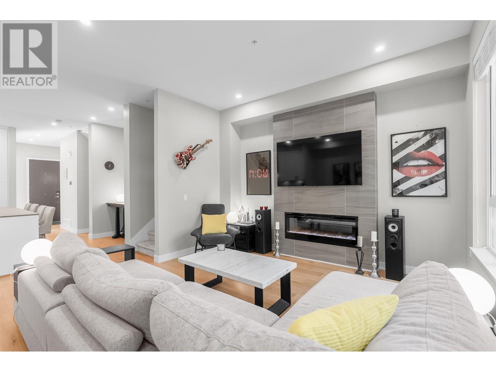 Photo 7 of 4676 Capilano Road, North Vancouver BC