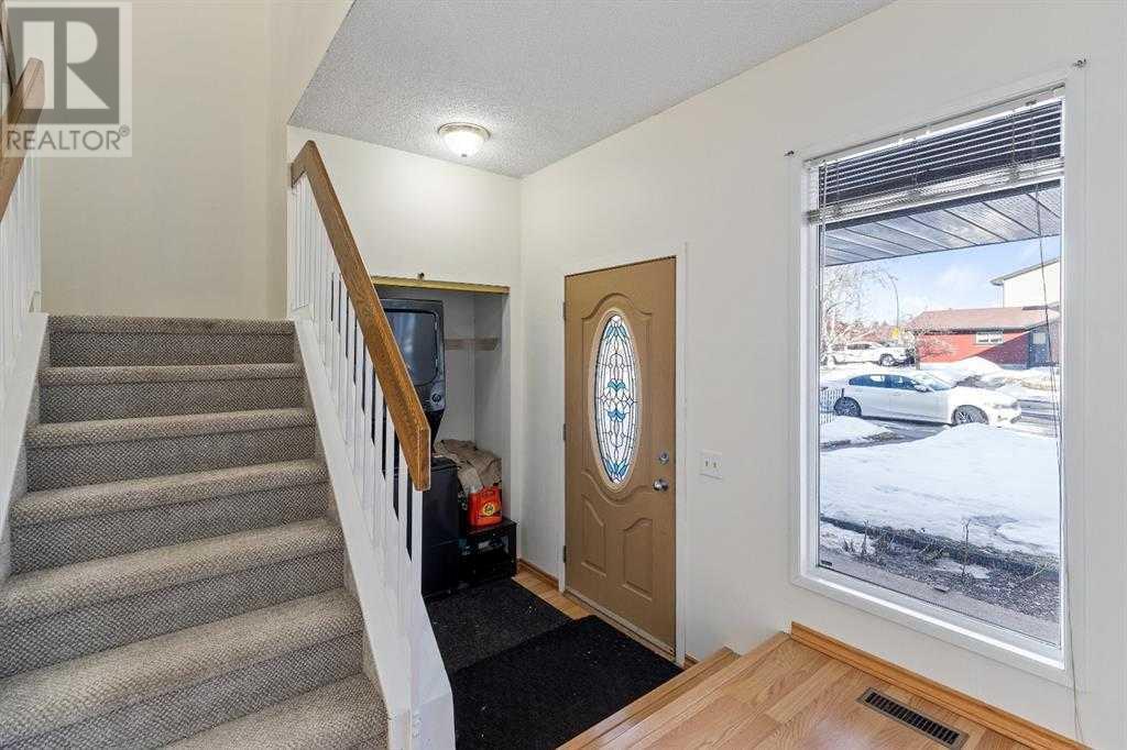 Single Family House for Sale in  Templevale Road NE Temple Calgary 