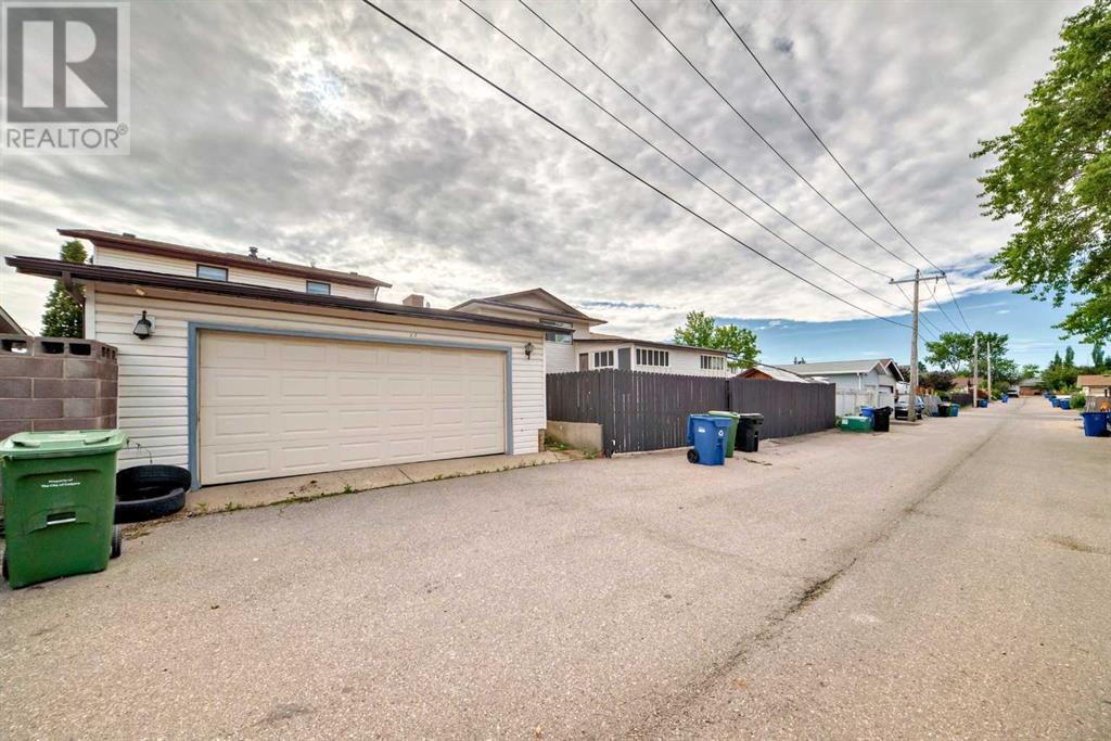 Single Family House for Sale in  Templevale Road NE Temple Calgary 