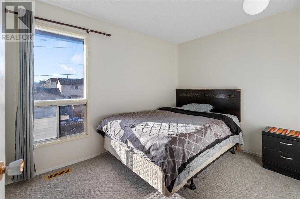 Single Family House for Sale in  Templevale Road NE Temple Calgary 