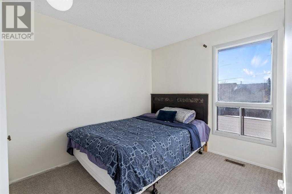 Single Family House for Sale in  Templevale Road NE Temple Calgary 