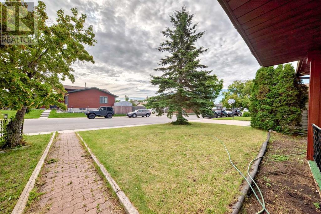 Single Family House for Sale in  Templevale Road NE Temple Calgary 
