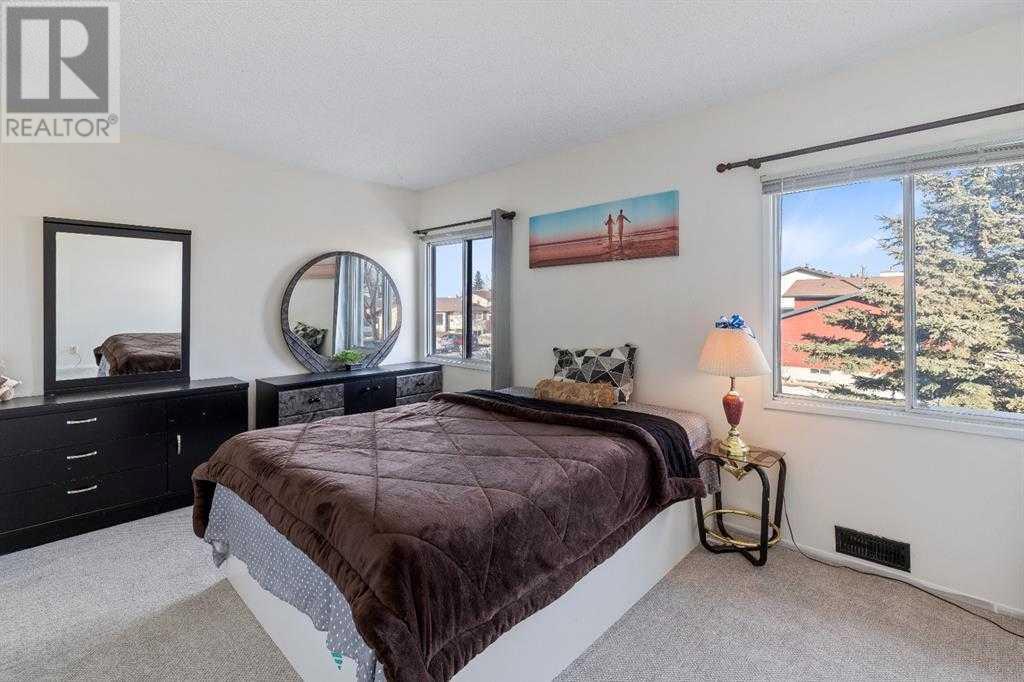 Single Family House for Sale in  Templevale Road NE Temple Calgary 