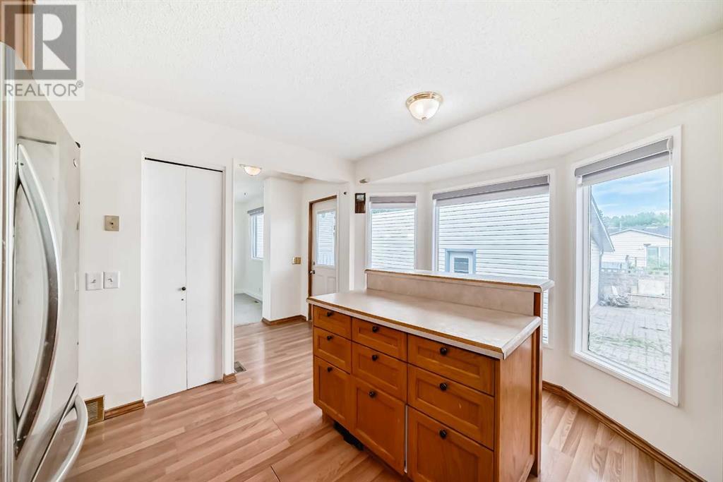 Single Family House for Sale in  Templevale Road NE Temple Calgary 