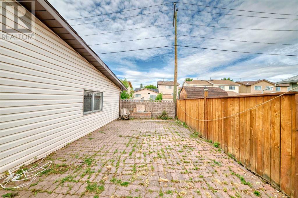 Single Family House for Sale in  Templevale Road NE Temple Calgary 