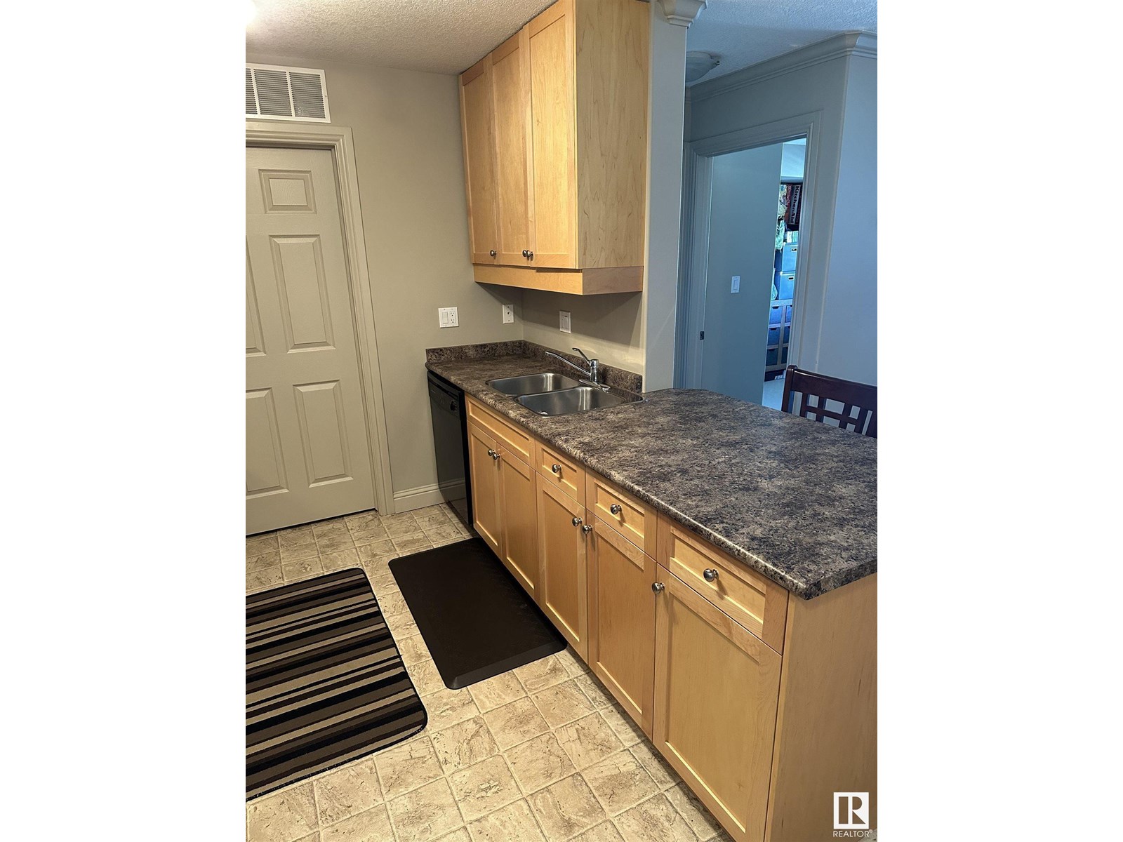 Photo 3 of 419 13005 140 Av Nw Nw, Edmonton AB