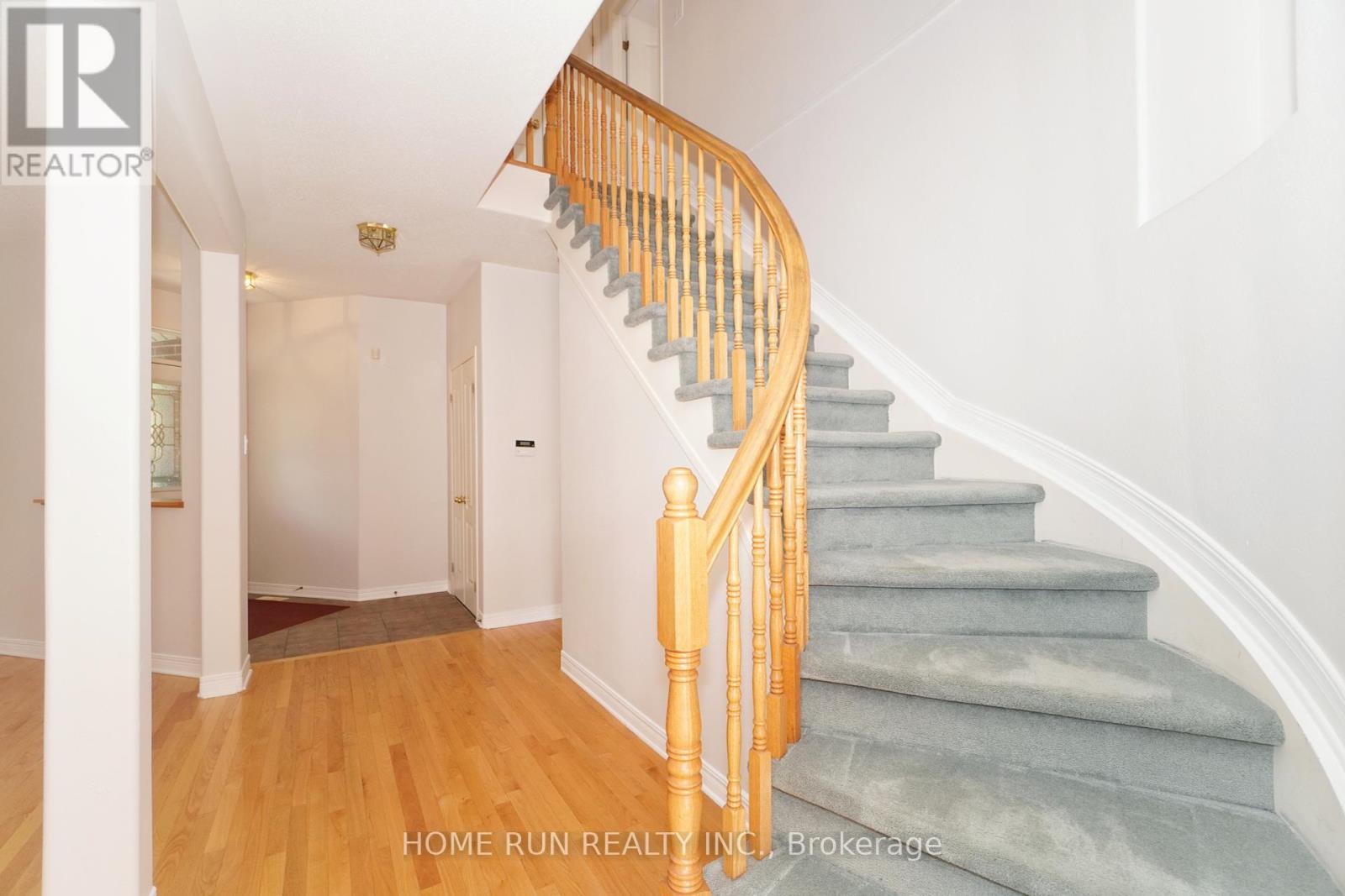 Photo 2 of 15 Evanshen Crescent, Ottawa ON