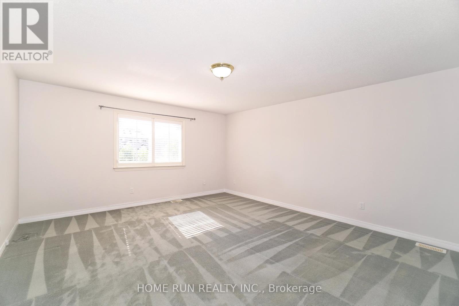 Photo 11 of 15 Evanshen Crescent, Ottawa ON