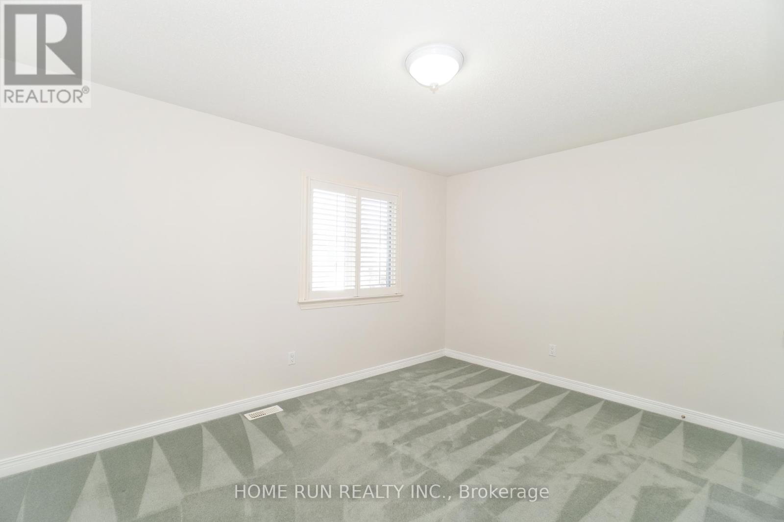 Photo 8 of 15 Evanshen Crescent, Ottawa ON