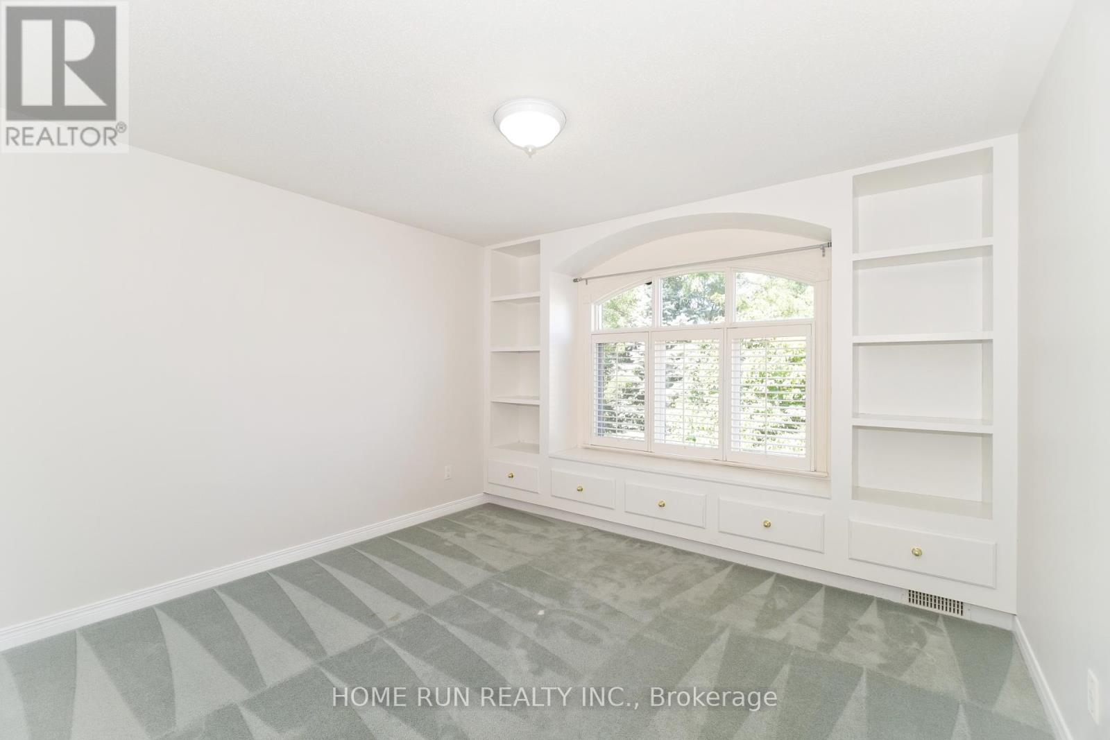 Photo 3 of 15 Evanshen Crescent, Ottawa ON