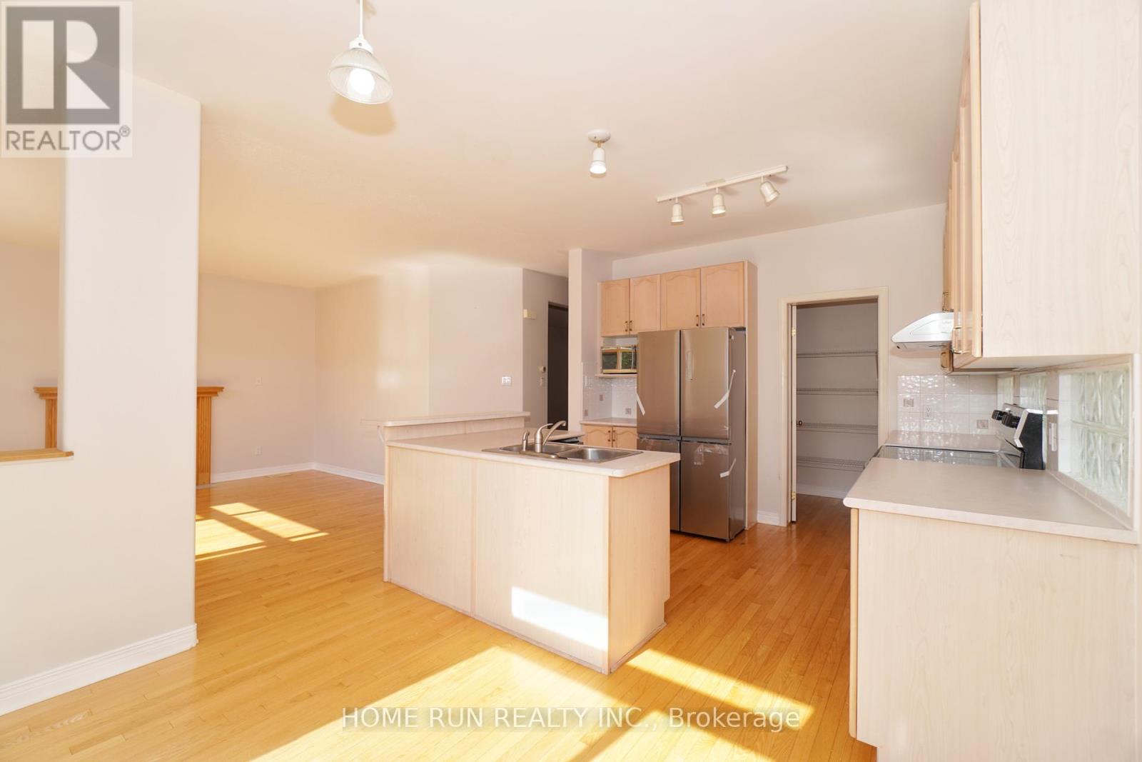 Photo 30 of 15 Evanshen Crescent, Ottawa ON