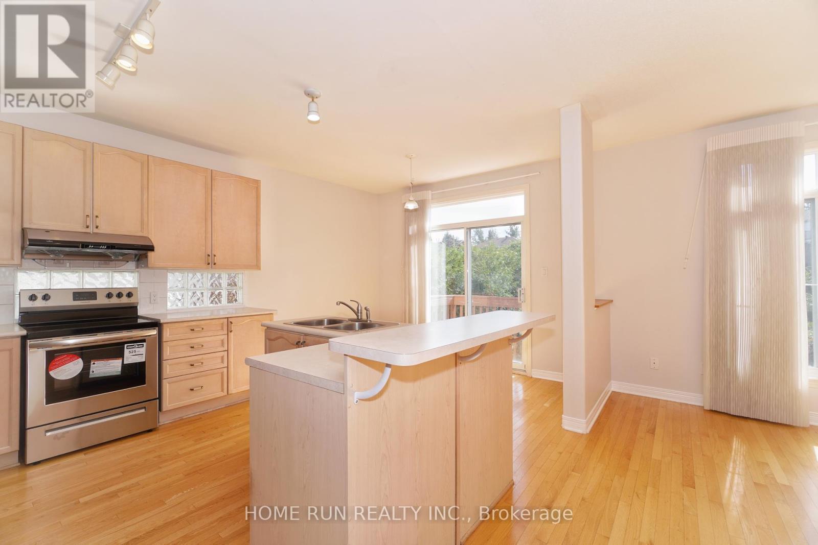 Photo 18 of 15 Evanshen Crescent, Ottawa ON