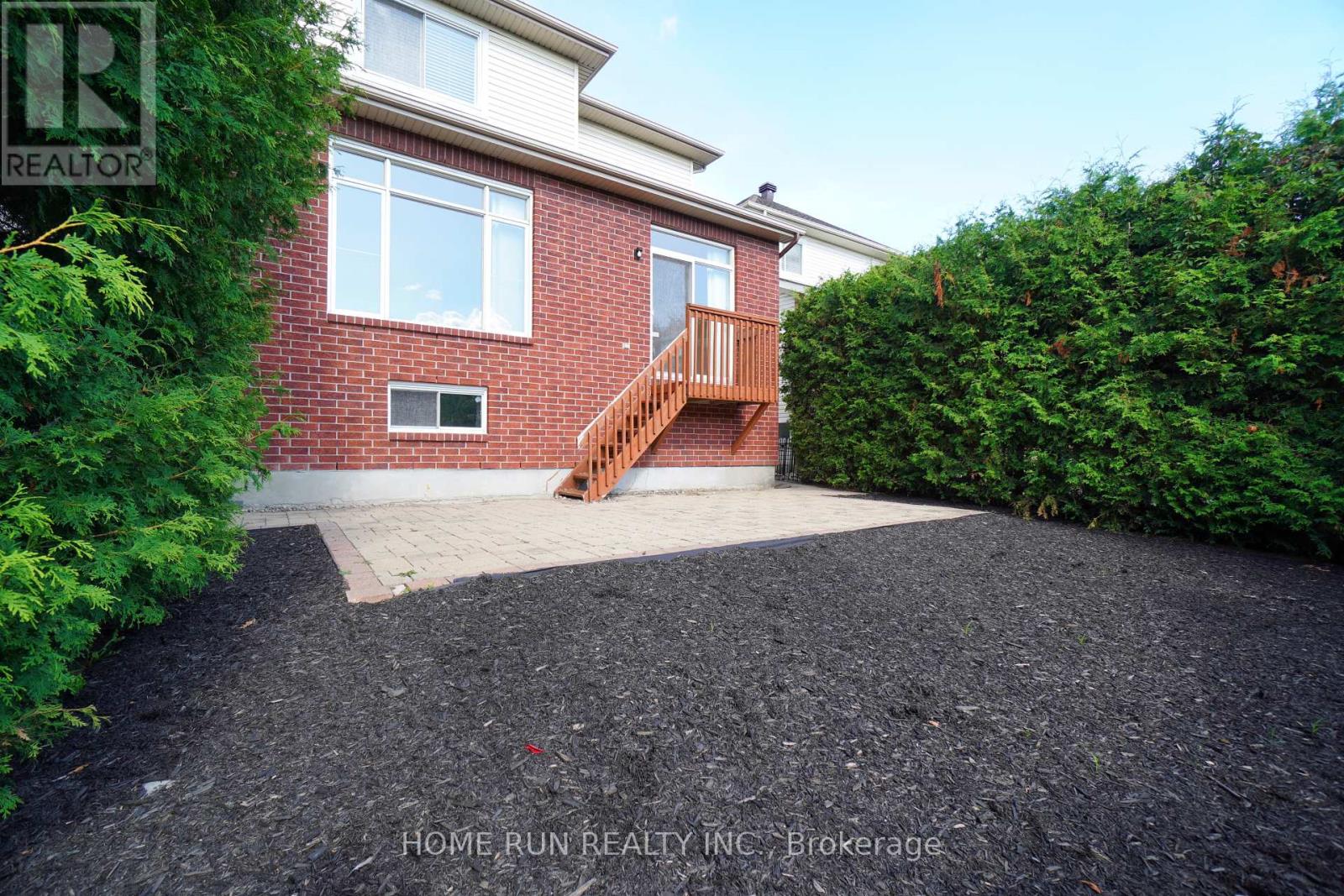 Photo 21 of 15 Evanshen Crescent, Ottawa ON