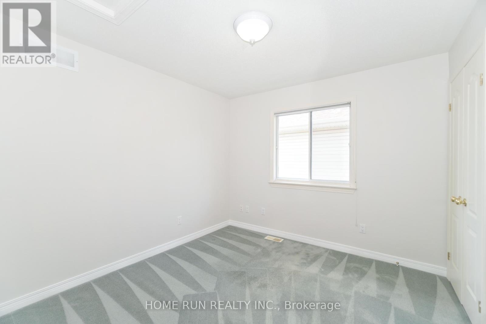 Photo 24 of 15 Evanshen Crescent, Ottawa ON