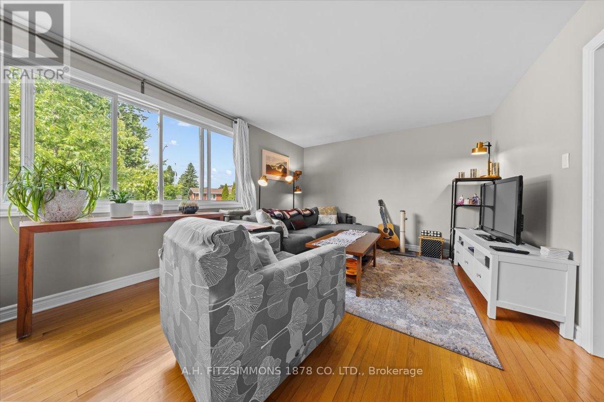 Photo 4 of 1217 Cameo Drive, Ottawa ON