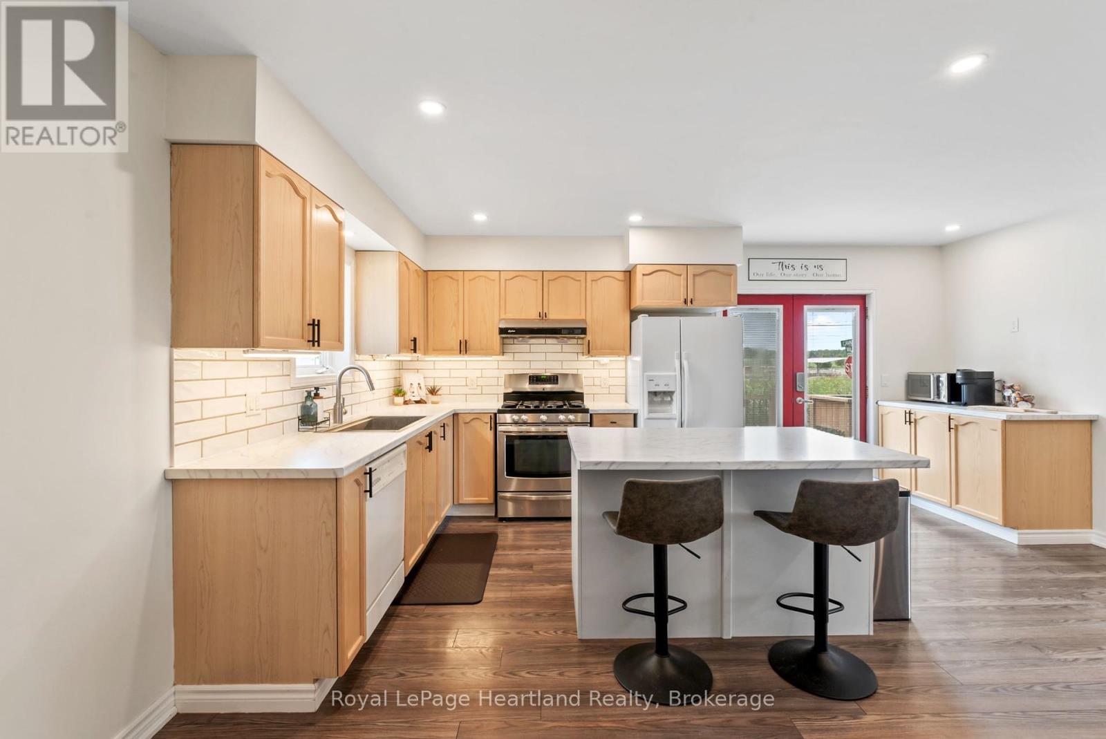Photo 29 of 415 Cavan Street, Minto ON