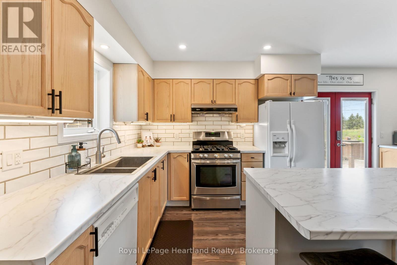 Photo 5 of 415 Cavan Street, Minto ON
