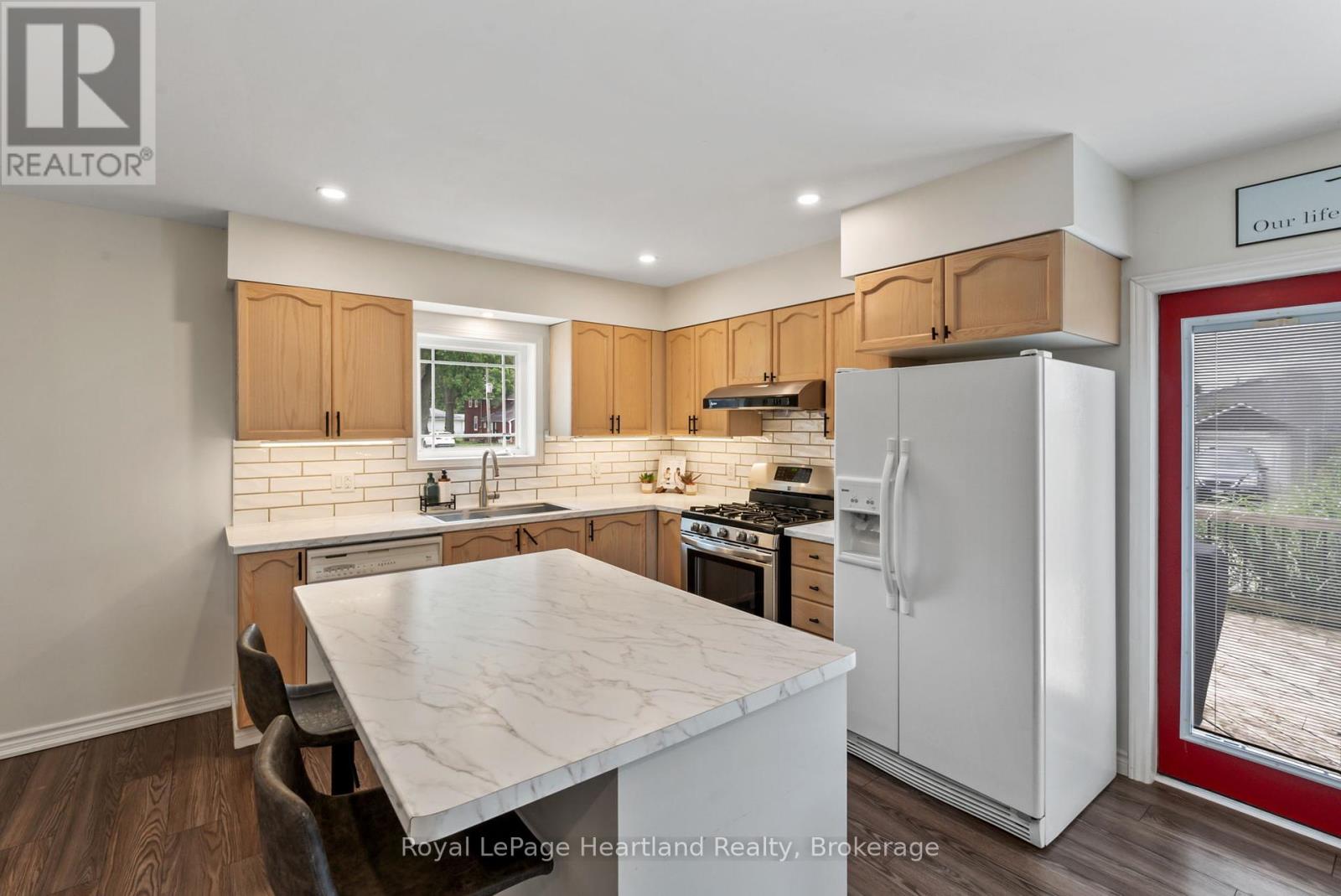 Photo 38 of 415 Cavan Street, Minto ON