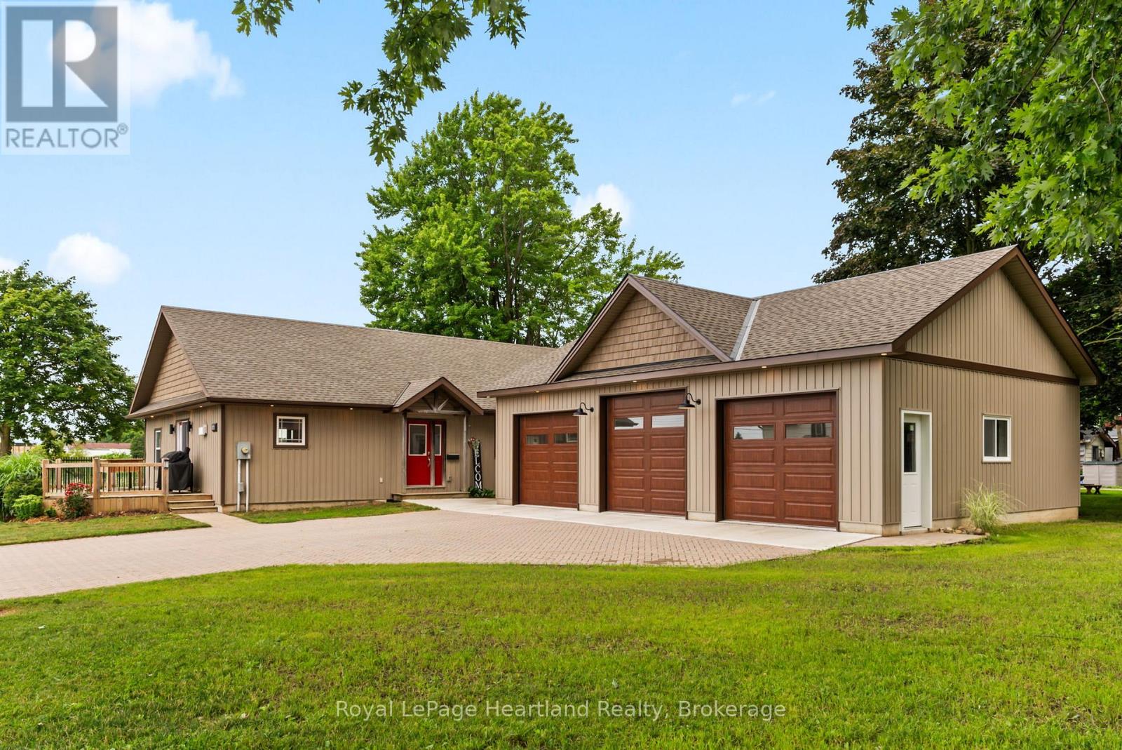 Photo 11 of 415 Cavan Street, Minto ON