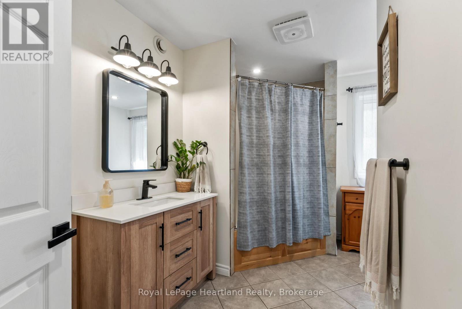 Photo 25 of 415 Cavan Street, Minto ON