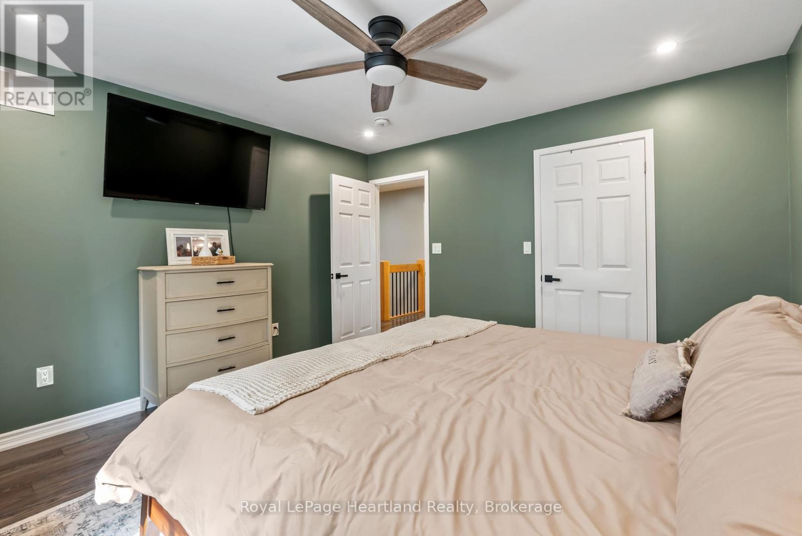 Photo 13 of 415 Cavan Street, Minto ON