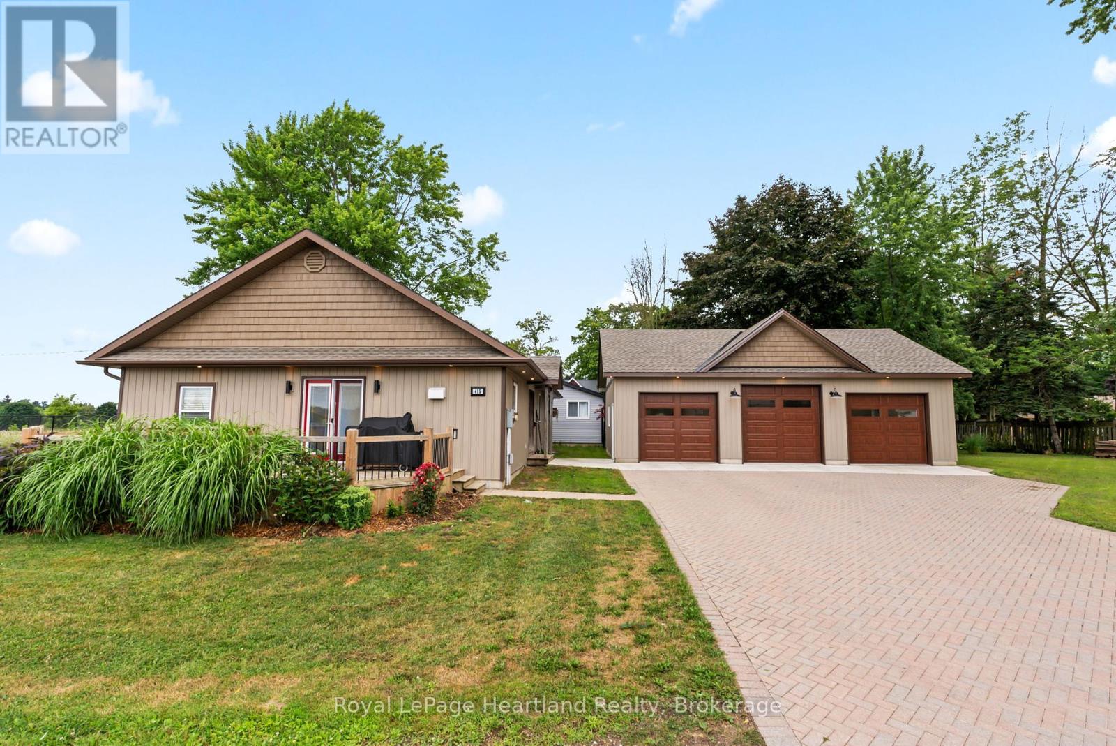 Photo 17 of 415 Cavan Street, Minto ON