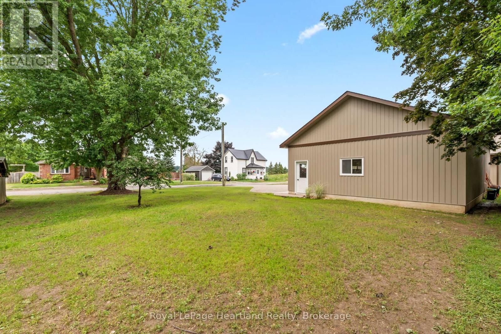 Photo 18 of 415 Cavan Street, Minto ON