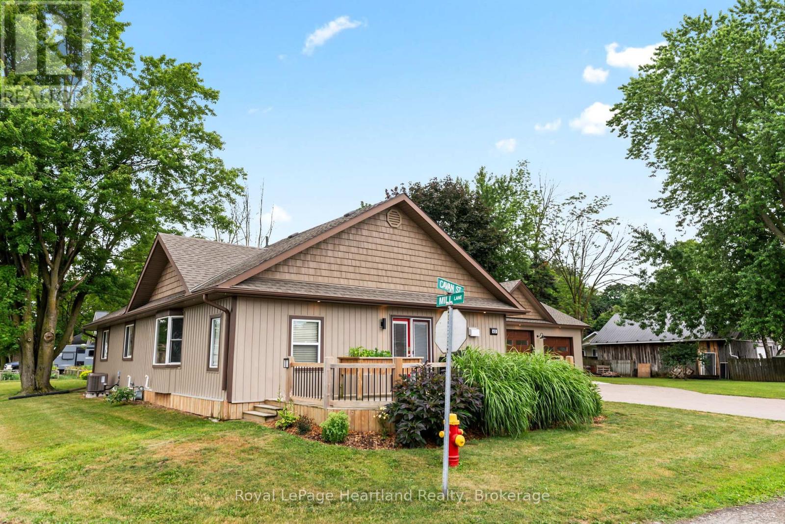 Photo 2 of 415 Cavan Street, Minto ON