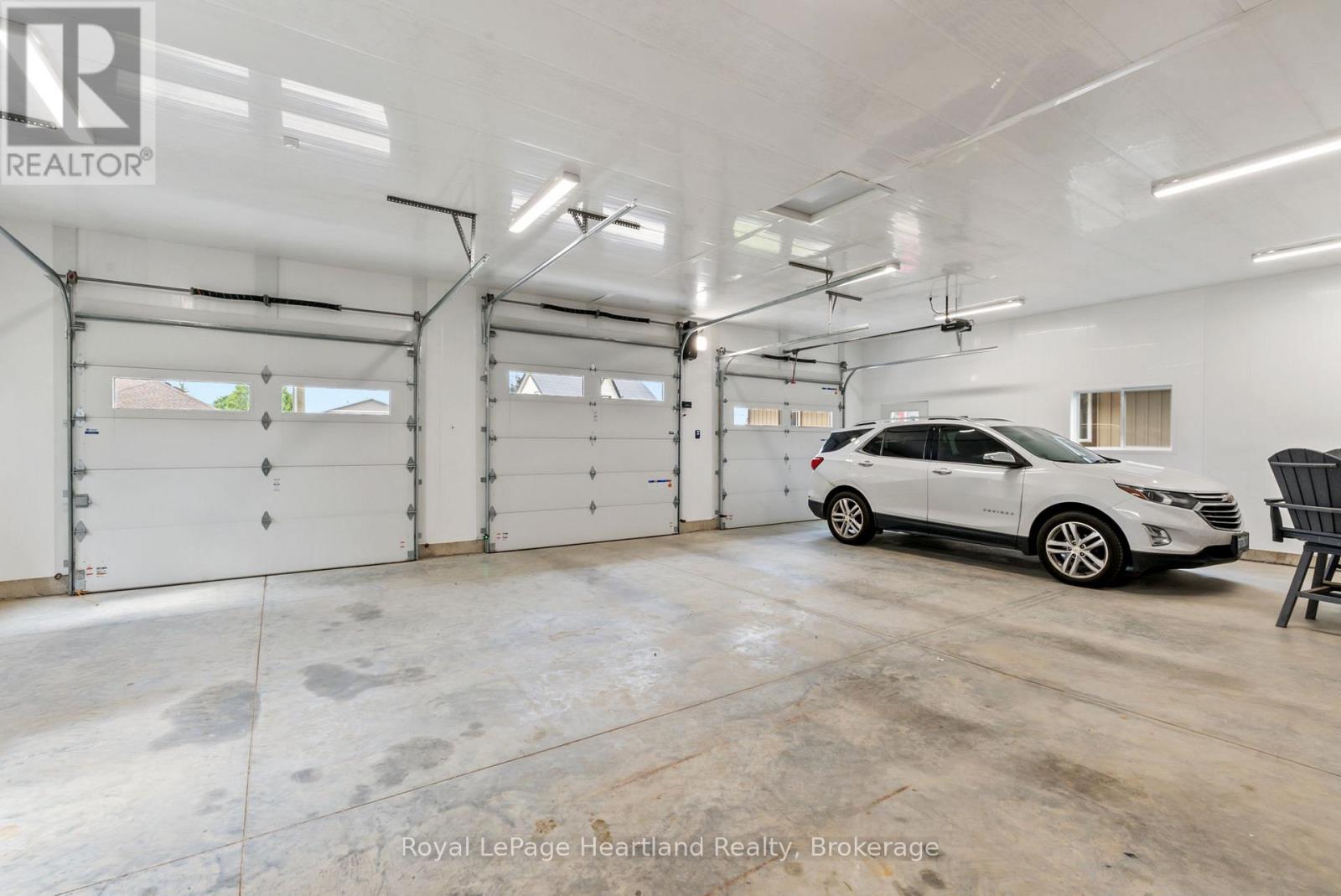 Photo 31 of 415 Cavan Street, Minto ON