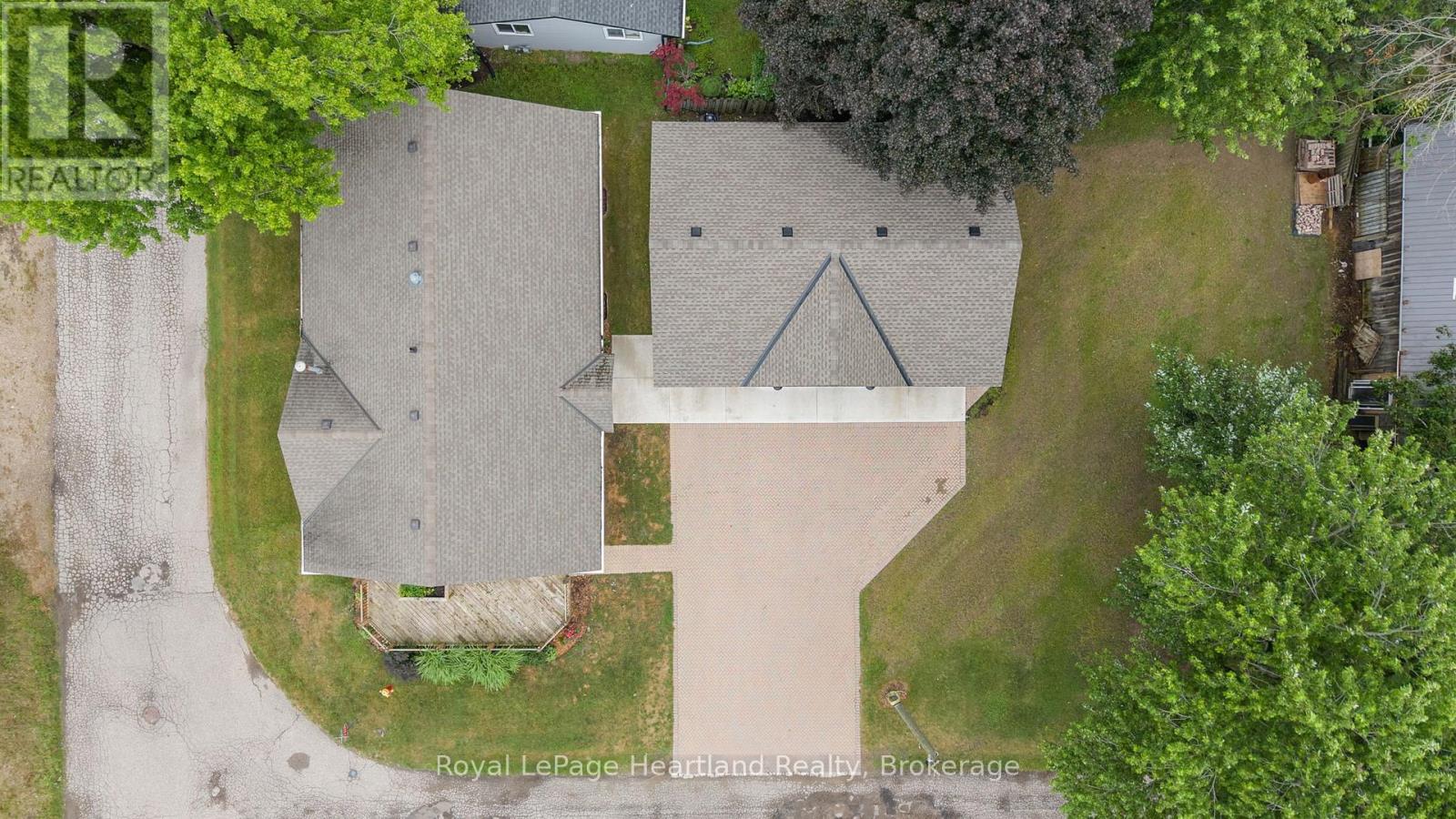 Photo 34 of 415 Cavan Street, Minto ON