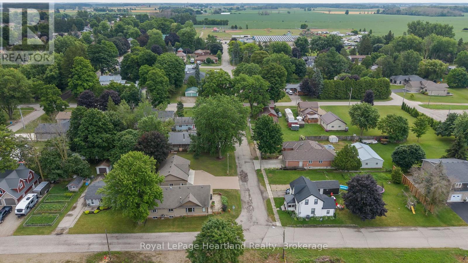 Photo 32 of 415 Cavan Street, Minto ON