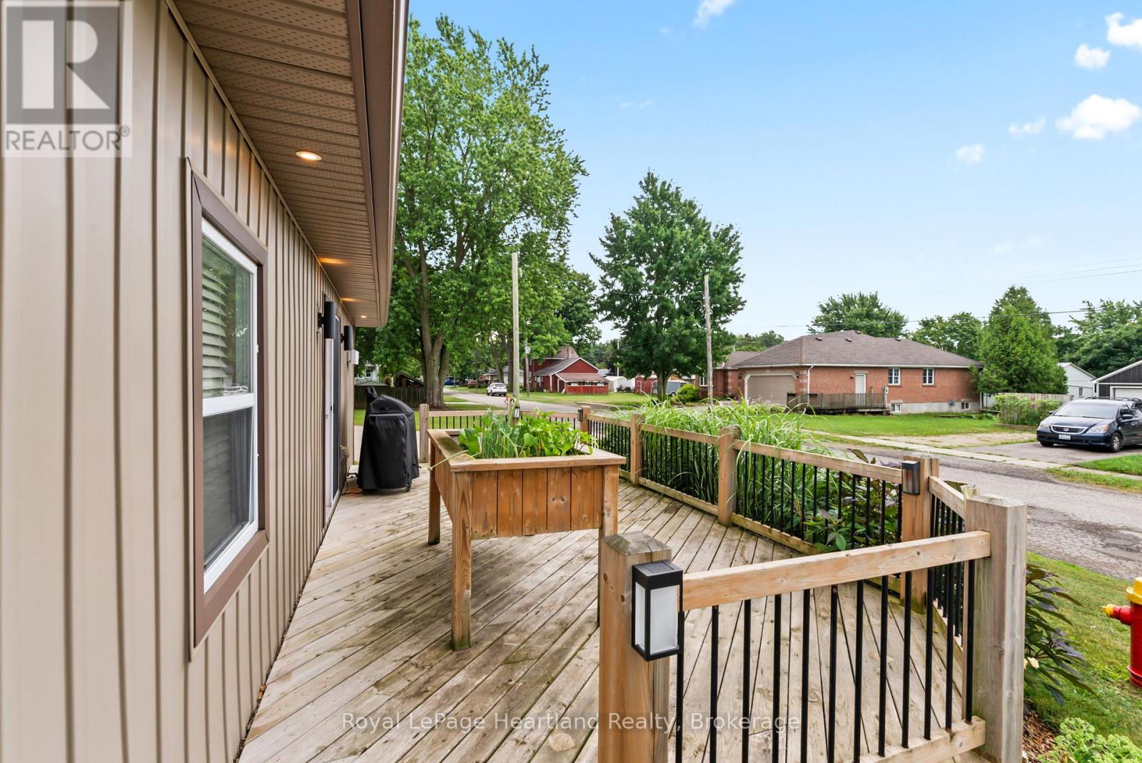 Photo 12 of 415 Cavan Street, Minto ON