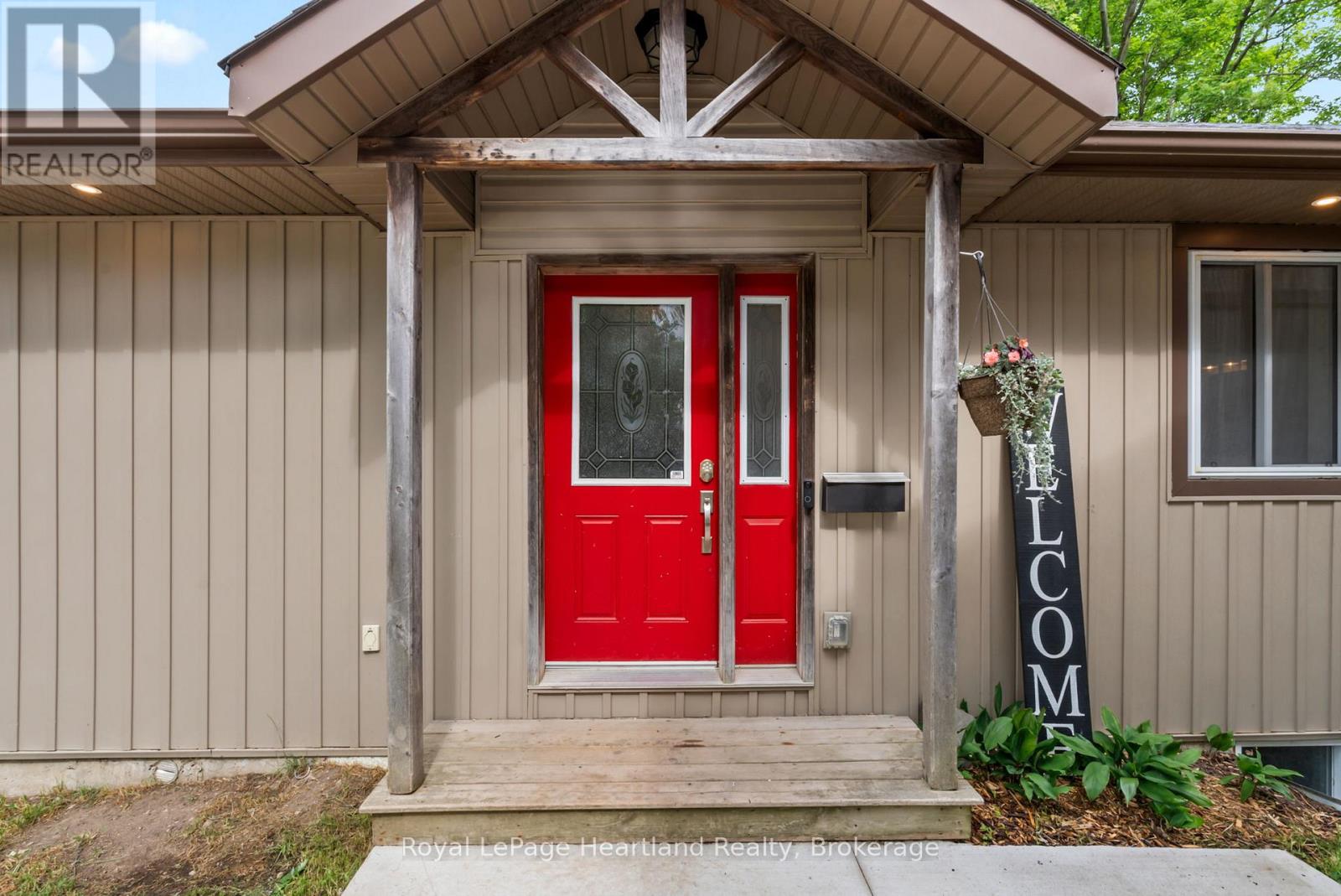 Photo 21 of 415 Cavan Street, Minto ON