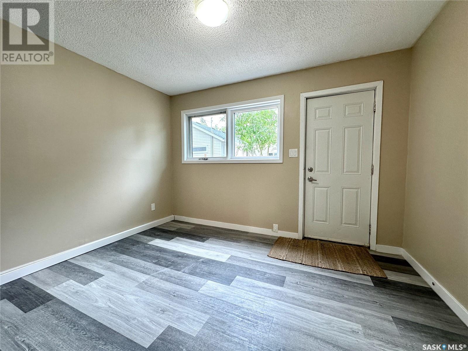 Photo 11 of 1020 K Avenue N, Saskatoon SK