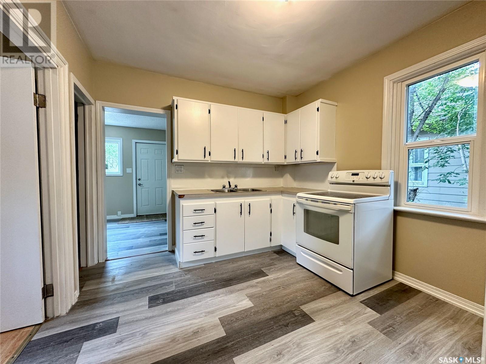 Photo 6 of 1020 K Avenue N, Saskatoon SK