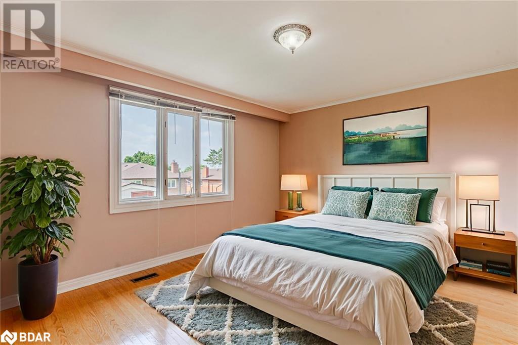 Photo 6 of 39 Frith Road, Toronto ON