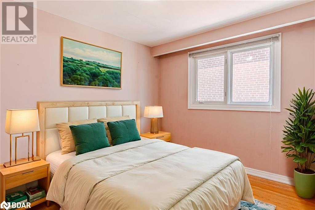 Photo 8 of 39 Frith Road, Toronto ON