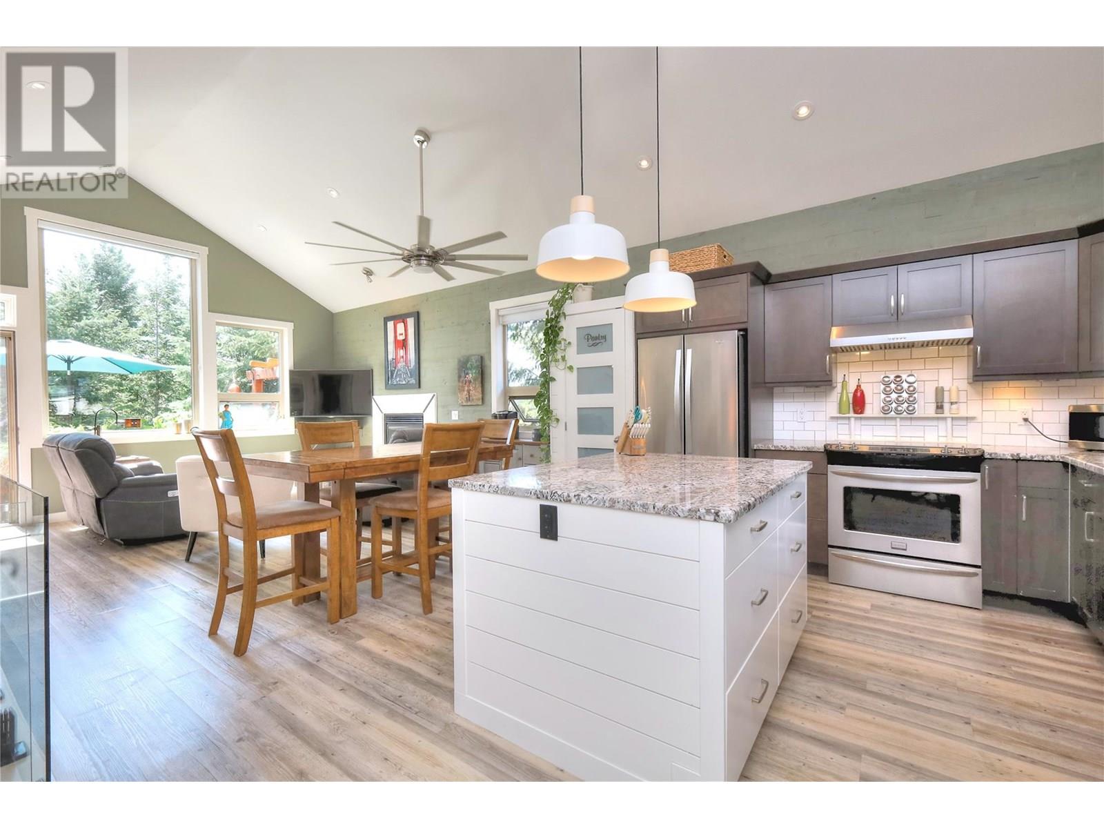 Photo 8 of 917 Copper Point Way, Windermere BC