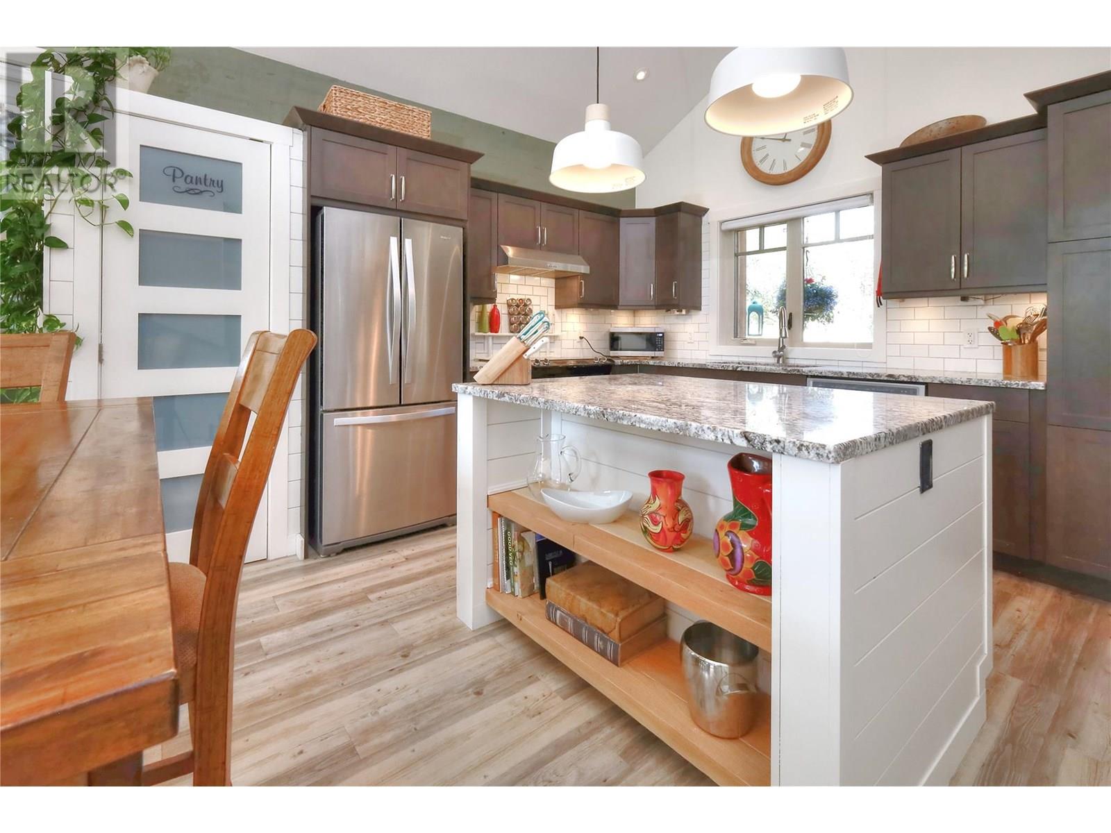 Photo 3 of 917 Copper Point Way, Windermere BC