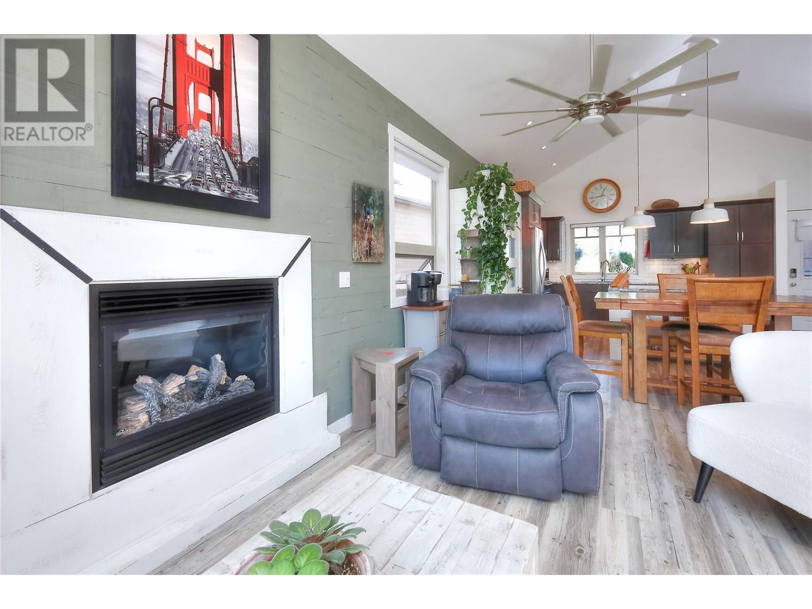 Photo 10 of 917 Copper Point Way, Windermere BC