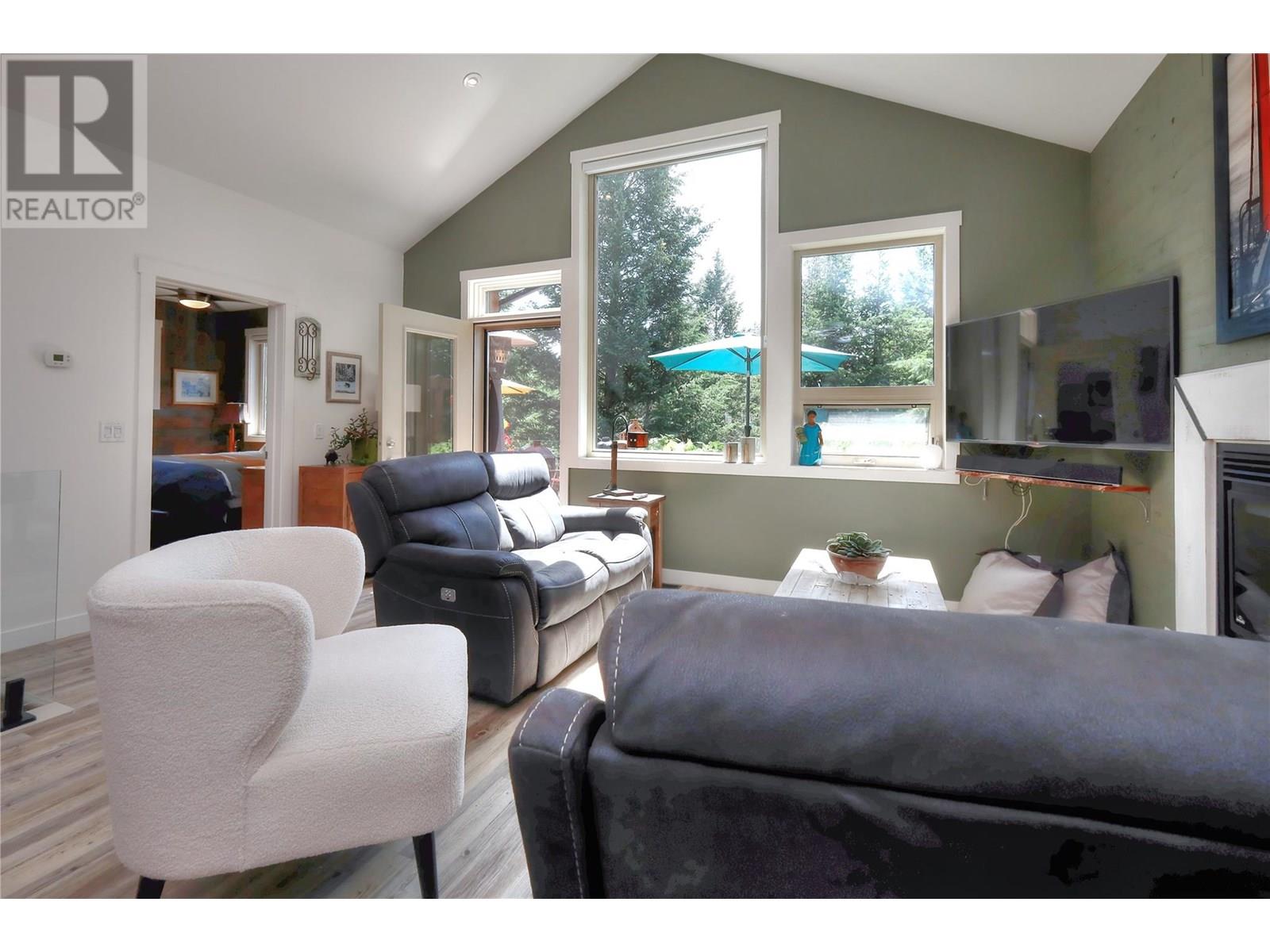 Photo 16 of 917 Copper Point Way, Windermere BC