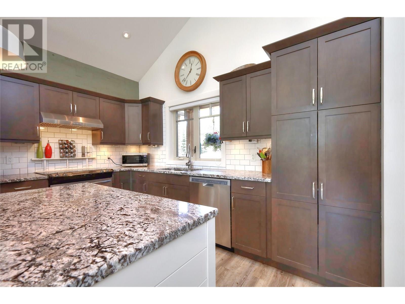 Photo 17 of 917 Copper Point Way, Windermere BC