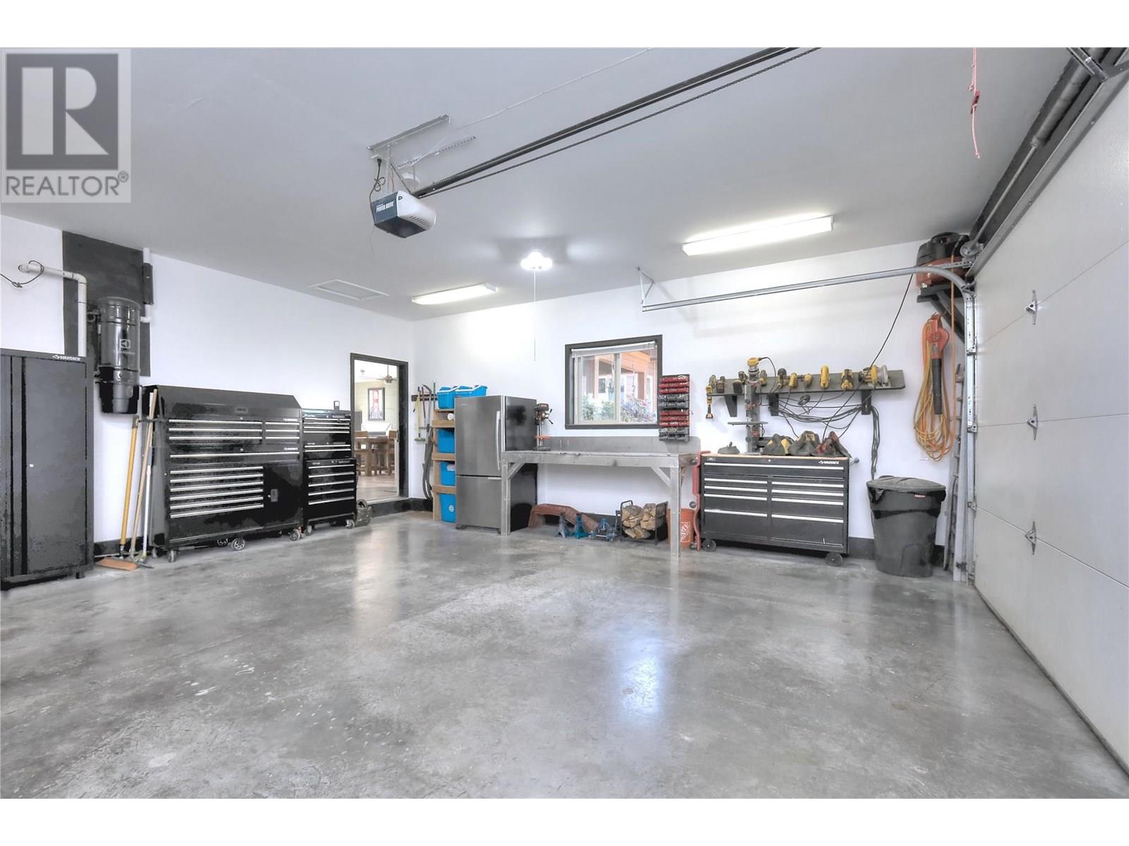 Photo 13 of 917 Copper Point Way, Windermere BC