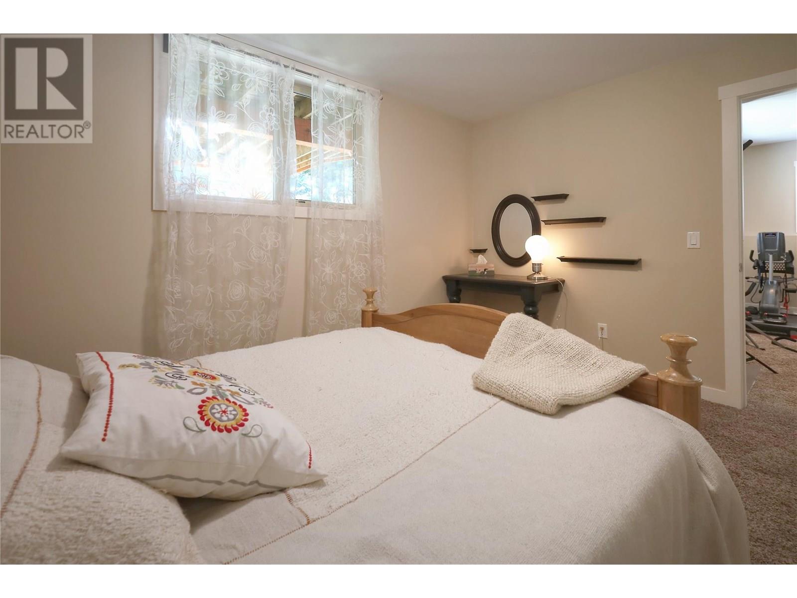 Photo 12 of 917 Copper Point Way, Windermere BC