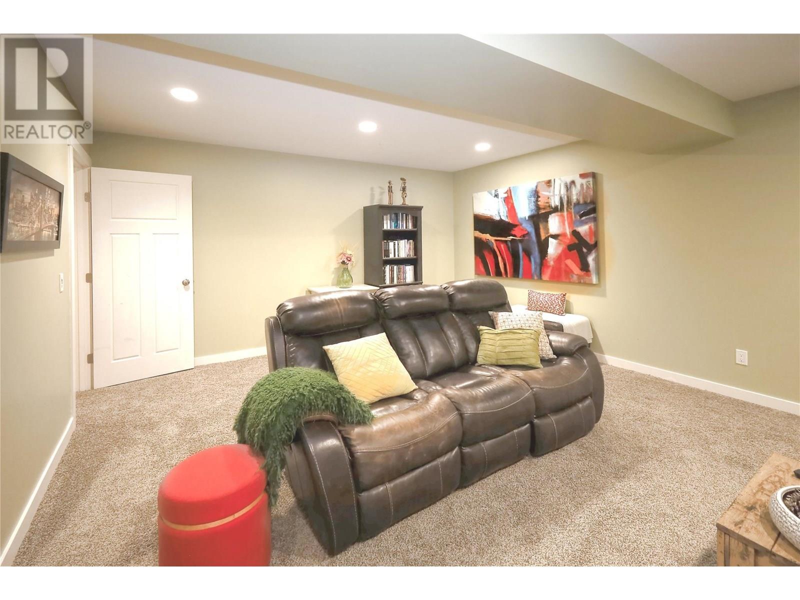 Photo 5 of 917 Copper Point Way, Windermere BC