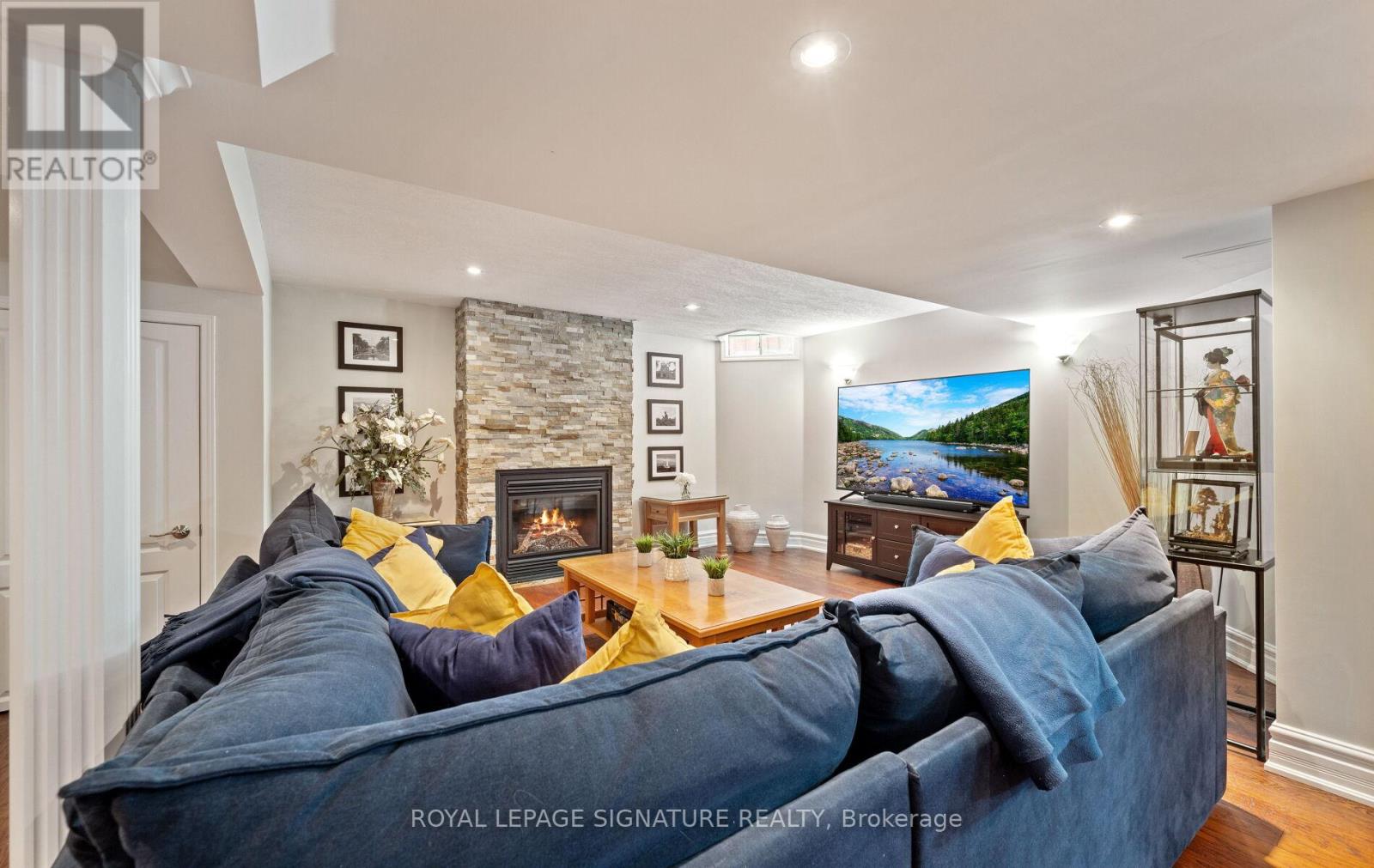 Photo 15 of 49 Harley Avenue, Halton Hills ON